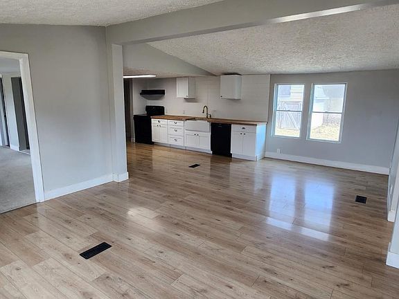 3rd image of 15768 Bodman Rd