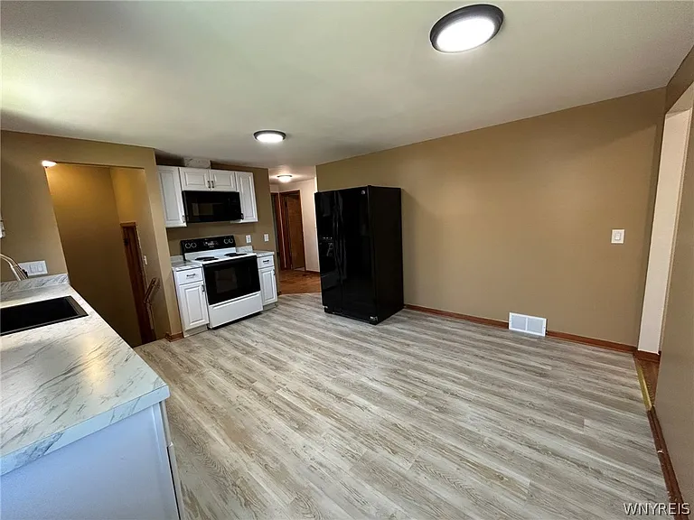 1835 Military Rd — Photo 14