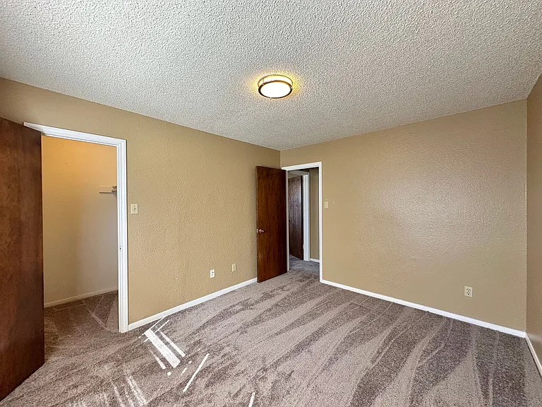 4806 Rainbow Cir — Photo 22