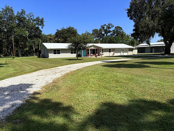 3rd image of 2160 SW 28TH Avenue