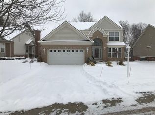 8595 Pine Creek Ln, Northfield, OH 44067