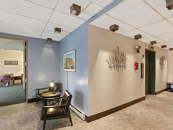 3rd image of 1311 S Westcliff Pl APT 403