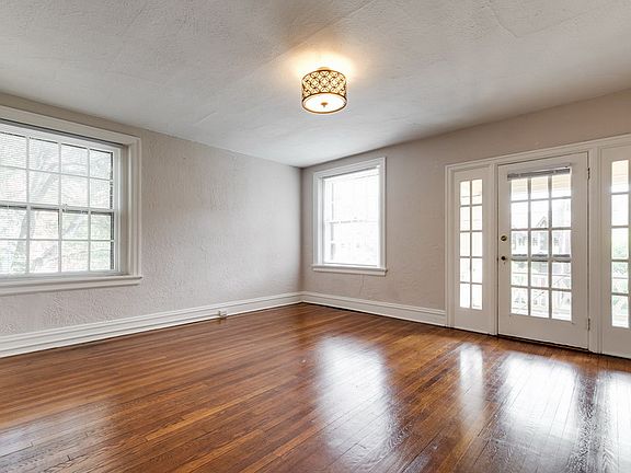 2nd image of 3400 Grove Ave APT 1