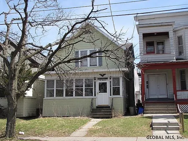 200 Ontario St