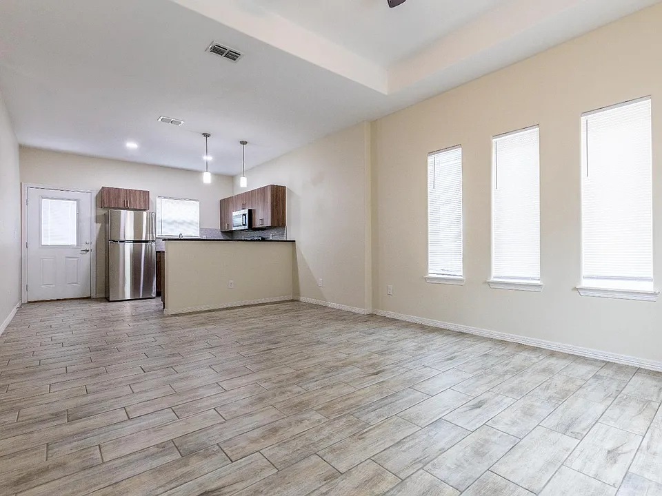 1602 W Greenwich St #3