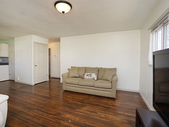 5th image of 1105 Garnoa Dr
