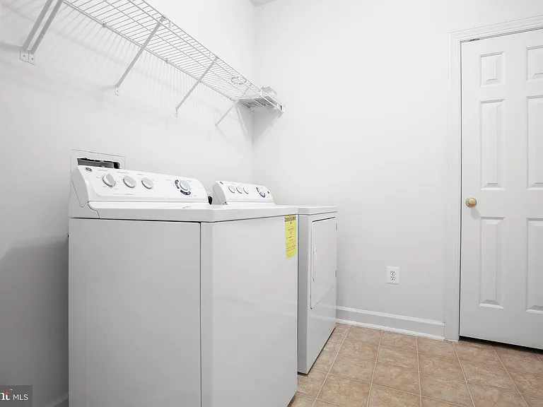 1002 Dorthea Ct — Photo 24
