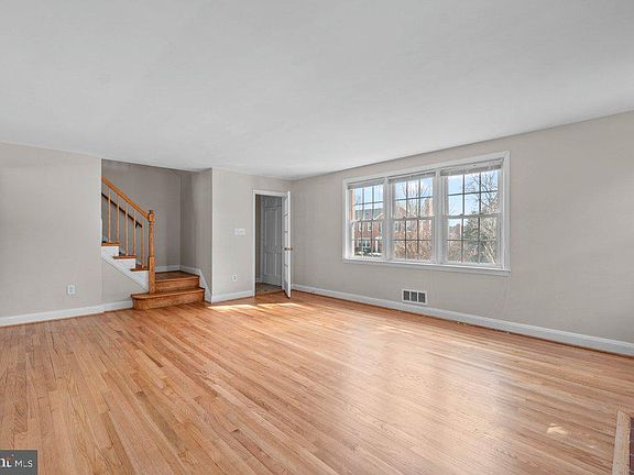 4th image of 1522 Doxbury Rd