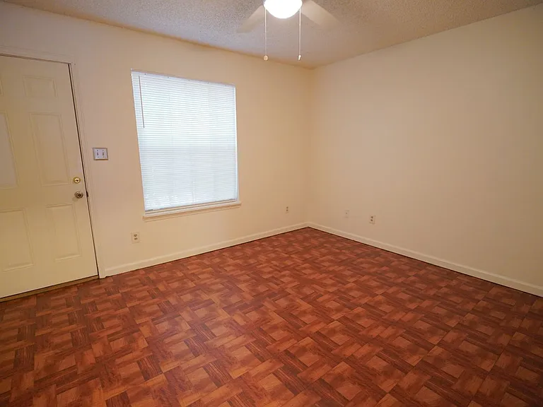 2335 Parrot Ln — Photo 9