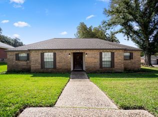 445 Augusta Dr, Huntsville, TX 77340