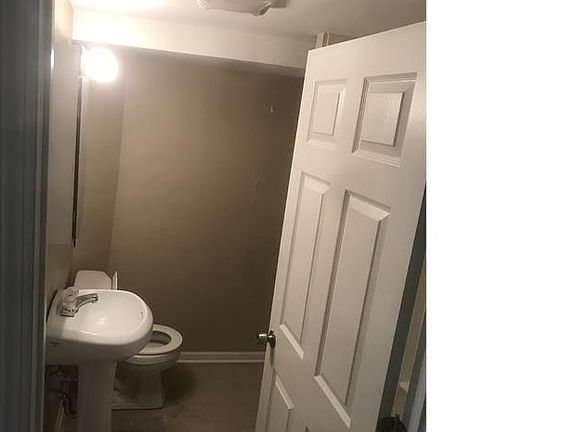 3rd image of 2204 N Merrimac Ave