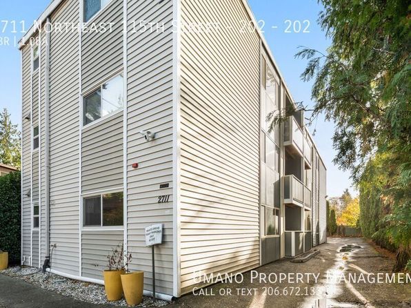 2711 NE 115th St APT 202