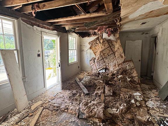 5th image of 146 Treehaven Dr