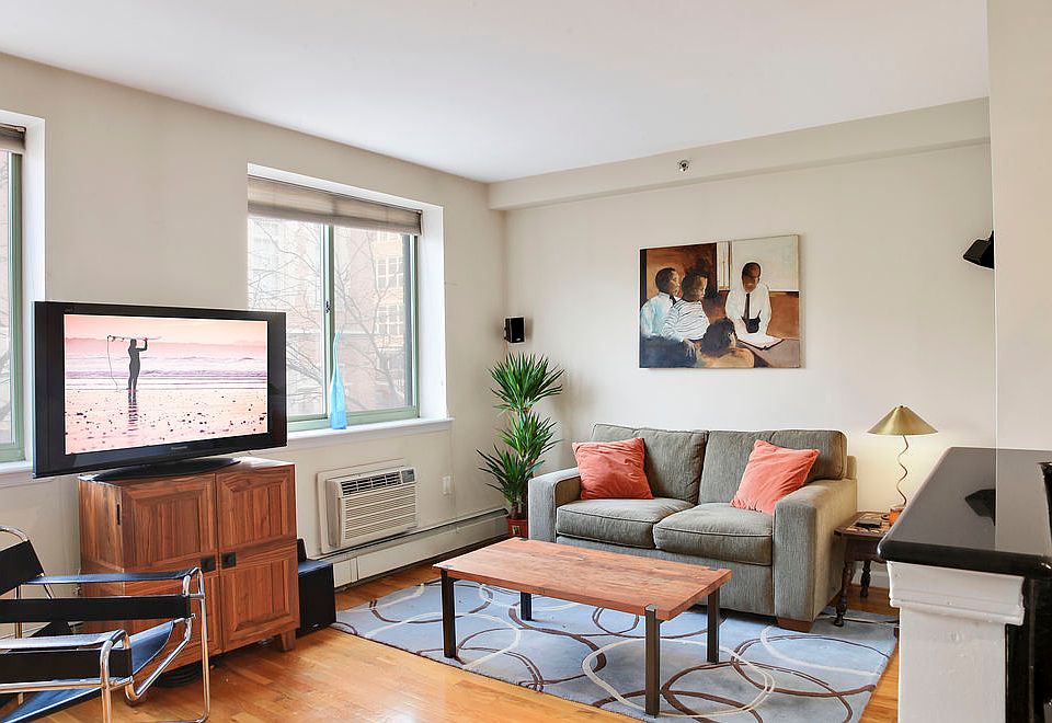 1st image of 416-418 E 11th St #2B