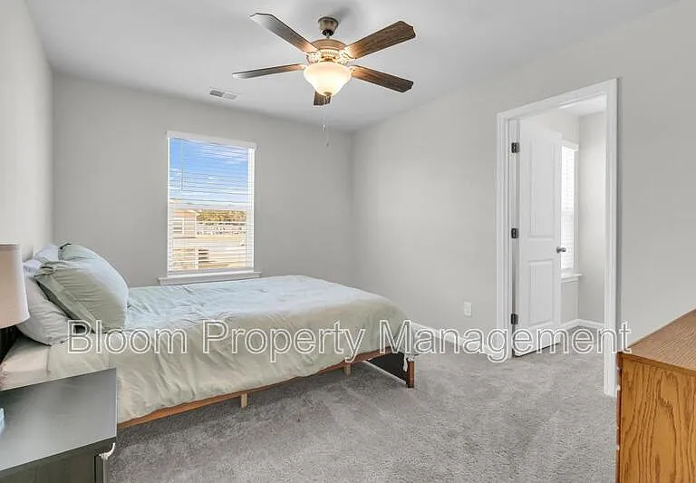 451 Carrara Dr — Photo 27