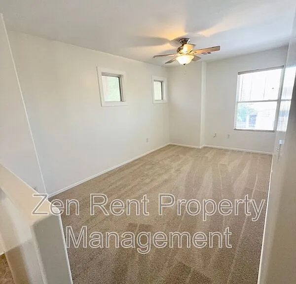4237 E Windsor Dr — Photo 2