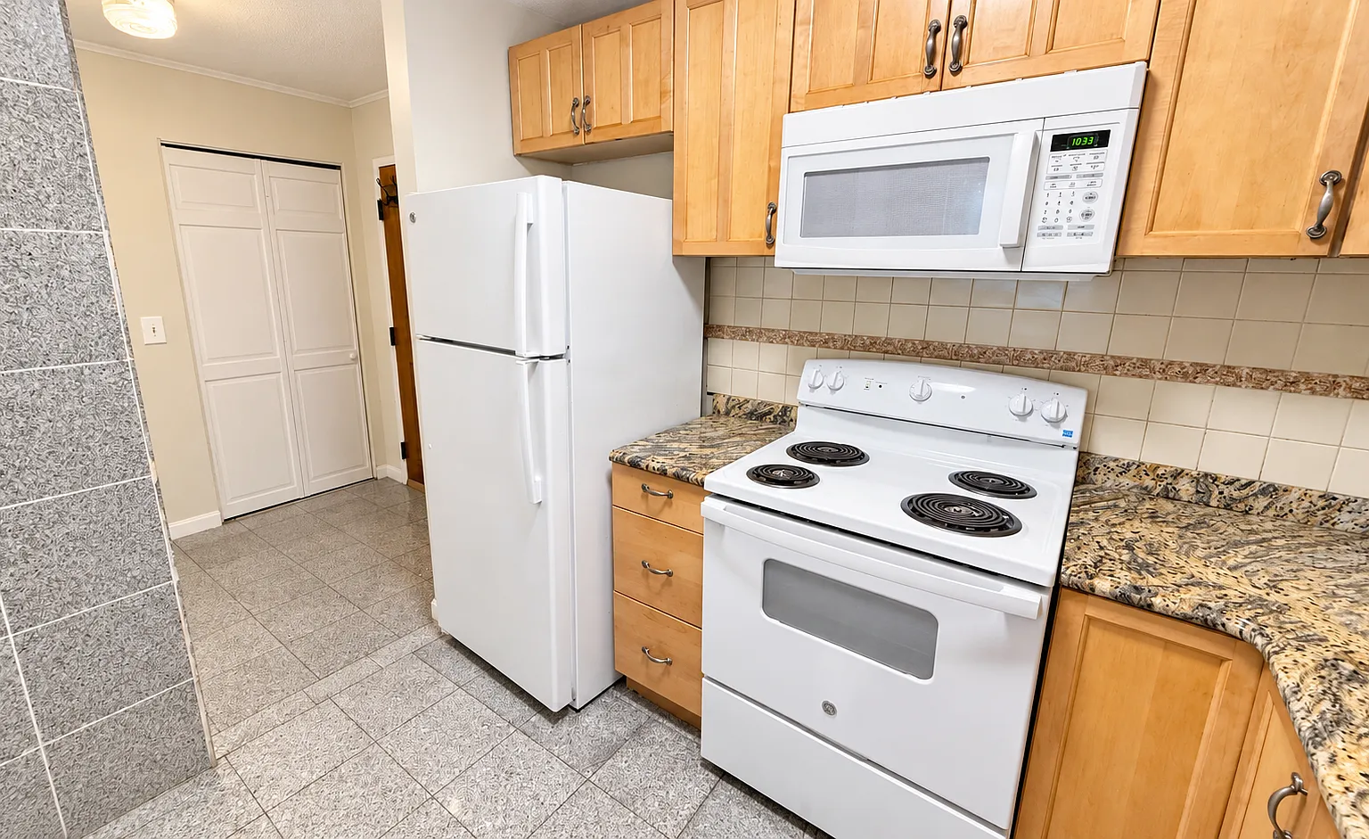 1 bed, 640 sqft, $1,900 — Photo 4