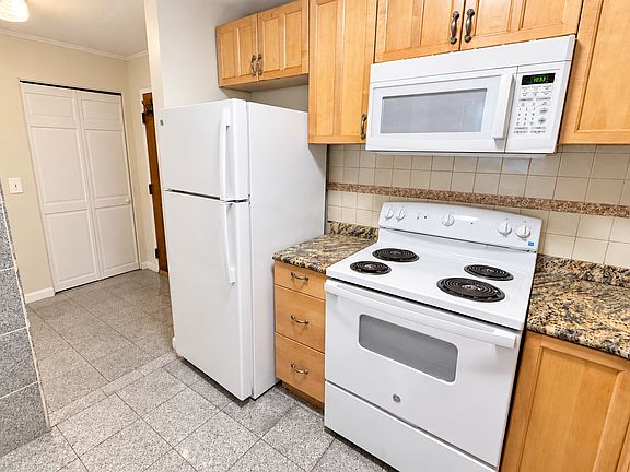 4th image of 11 Weld St APT 31