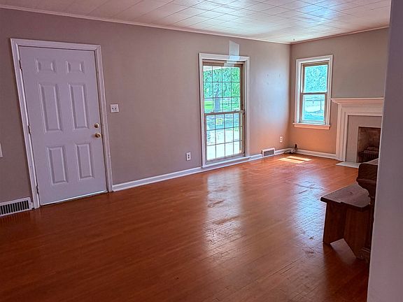 2nd image of 1437 N Jeanette Ave