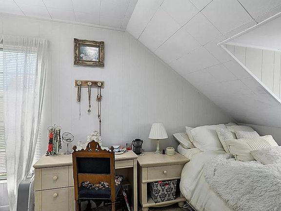 3rd image of 229 Oakley Pl NE APT 3