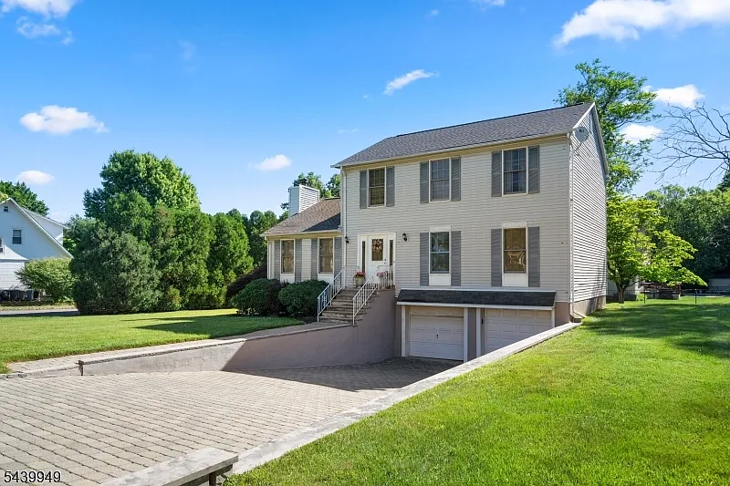 4 bed, 2.5 bath, $4,700 — Photo 2
