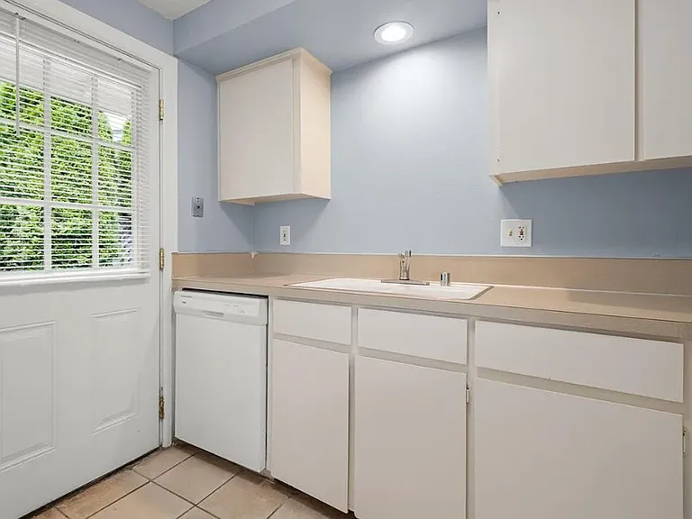 3208 NE 44th St #3208 — Photo 6