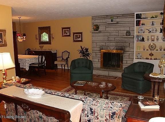 3rd image of 3141 Hunsinger Ln