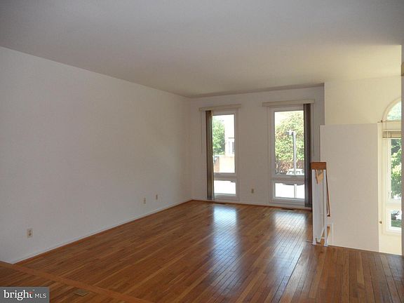 4th image of 1421 Templeton Pl