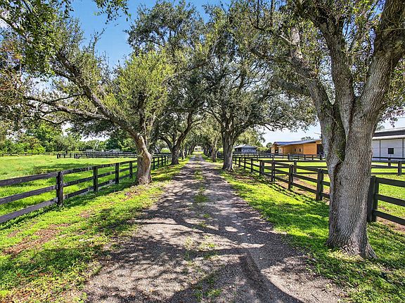 5th image of 16229 Rustic Rd Road