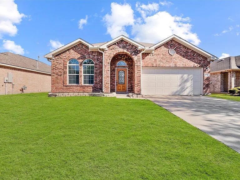 6439 Brimridge Ln — Photo 2