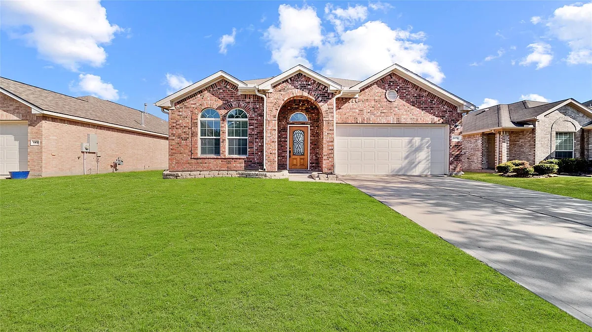 Photo 2 of 28 - 6439 Brimridge Ln - Houston, TX Building Photo - 6439 Brimridge Ln