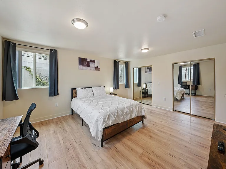 5912 S Flower St #1 — Photo 10