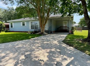 402 Azalea Dr, New Iberia, LA 70563