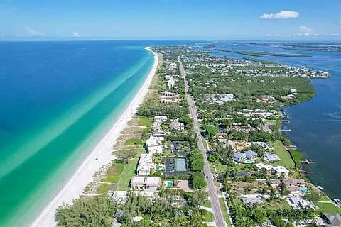 5201 Gulf Of Mexico Dr