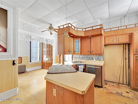 30th image of 315 S Centre St