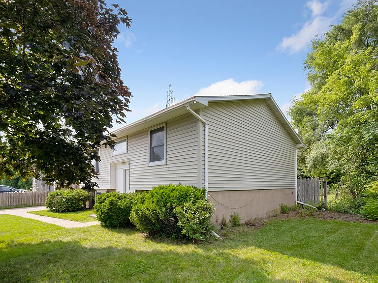 2480 Collegewood St — Photo 30