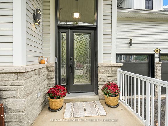 4th image of 102 Diana Way