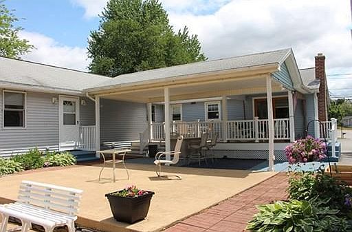 1st image of 653 Pleasant St