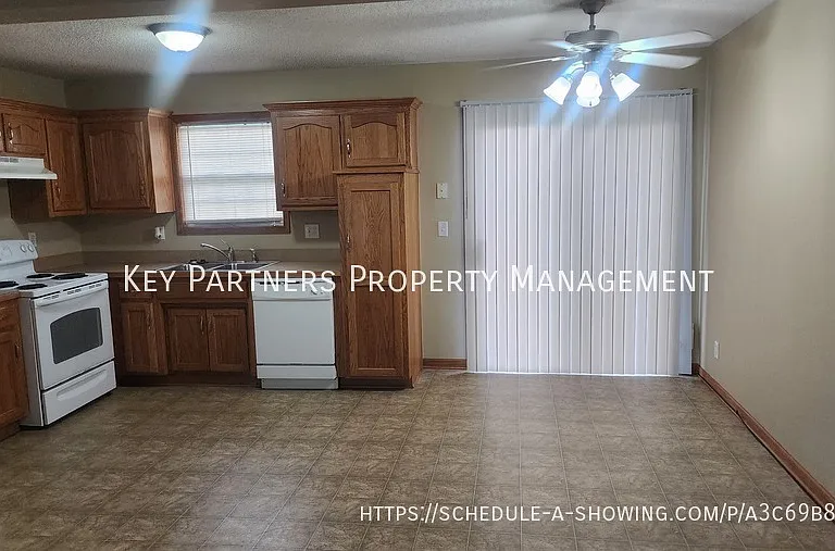1640 SW Highland Dr — Photo 4