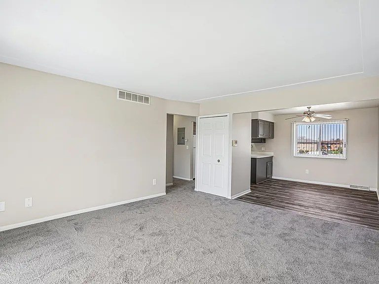 Rivercrest Apartments — Photo 90