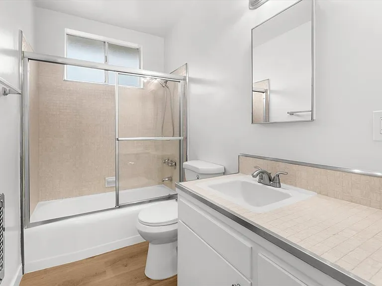 4458 Woodman Ave #8 — Photo 15