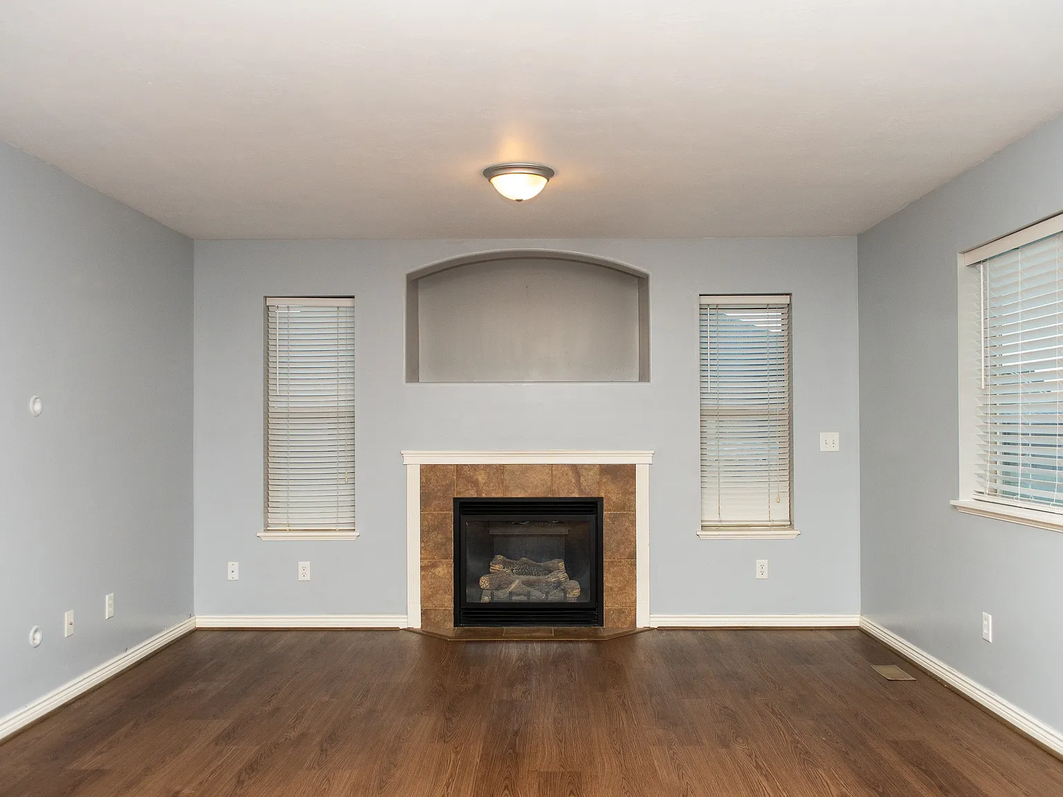 5 bed, 4.0 bath, 2661 sqft, $2,200 — Photo 3