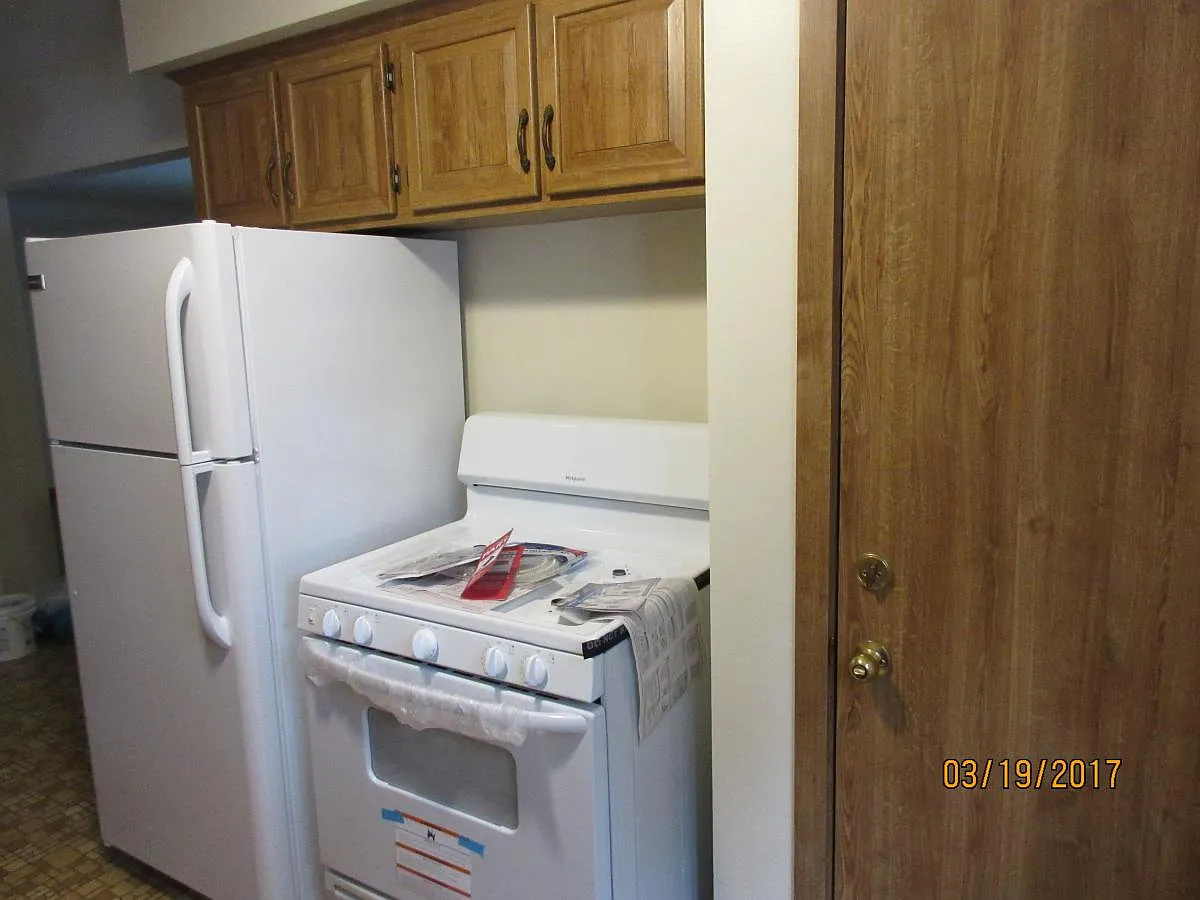 3 bed, 1300 sqft, $1,300 — Photo 4