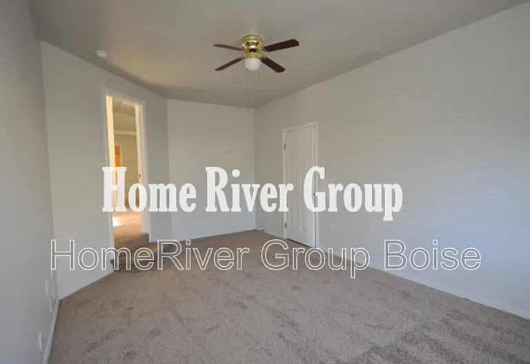 1899 E Chimere Dr — Photo 8
