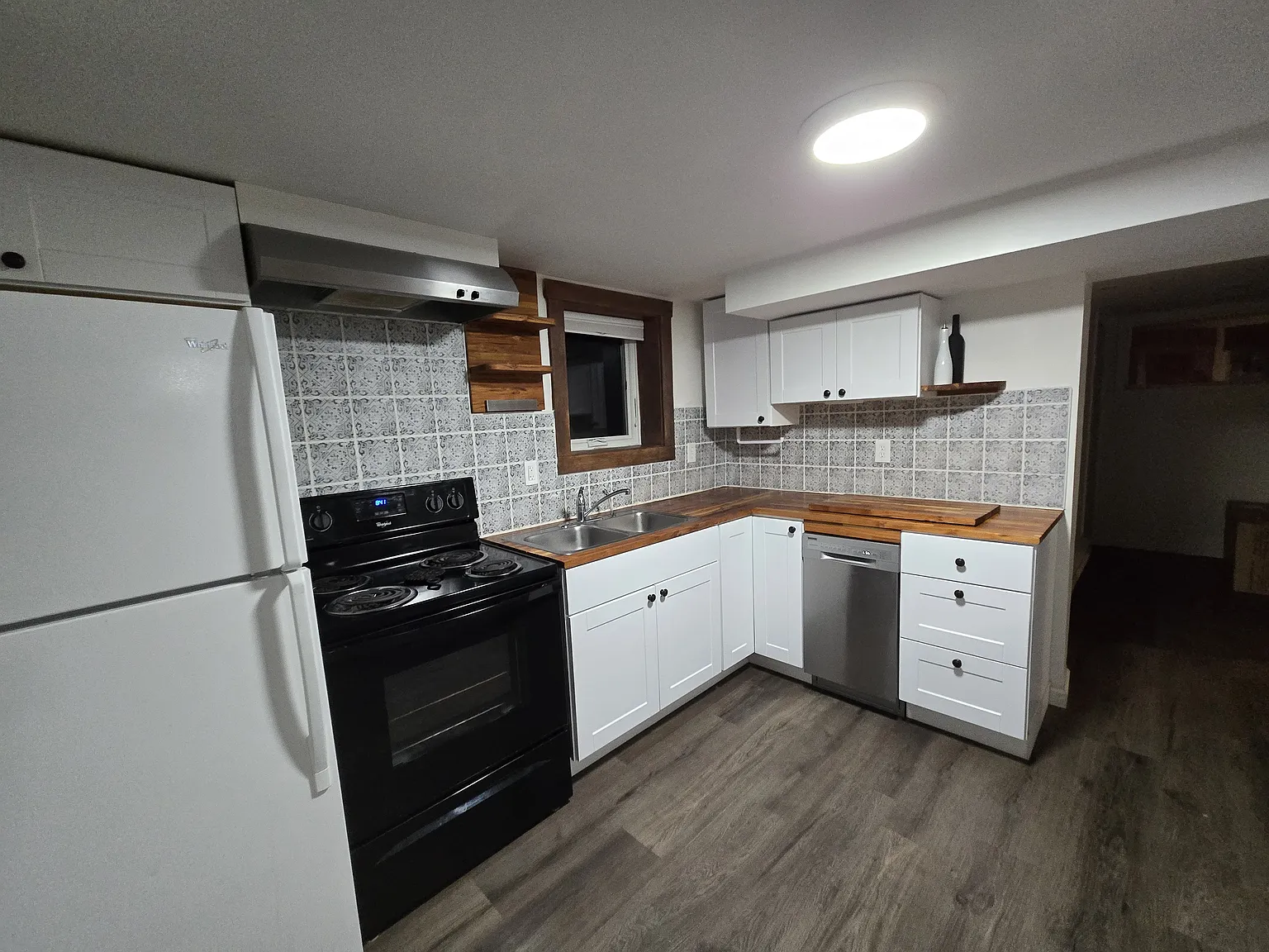 1404 S Grand Ave — Photo 3