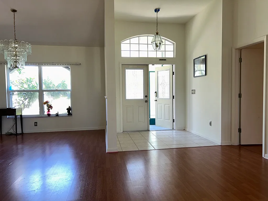 3 bed, 2114 sqft, $2,350 — Photo 4