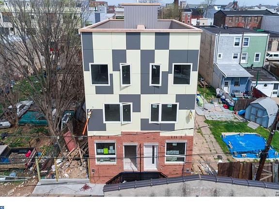 3rd image of 2111 E Dakota St