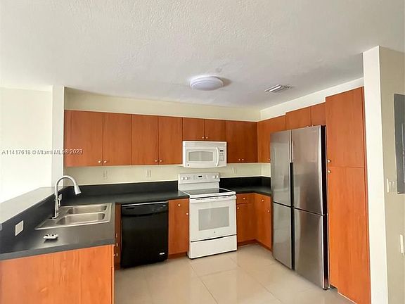 3rd image of 12812 SW 30th St #114