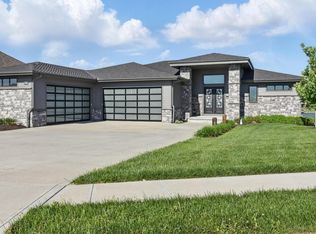 17028 S Reflection Cir, Bennington, NE 68007