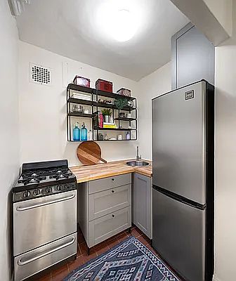 5th image of 206 Lincoln Pl APT 1